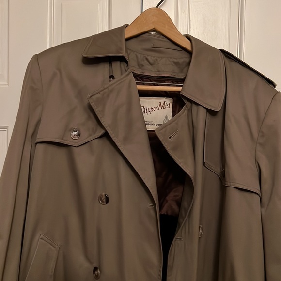Men’s Clipper Mist Khaki Trench Coat - Picture 7 of 9
